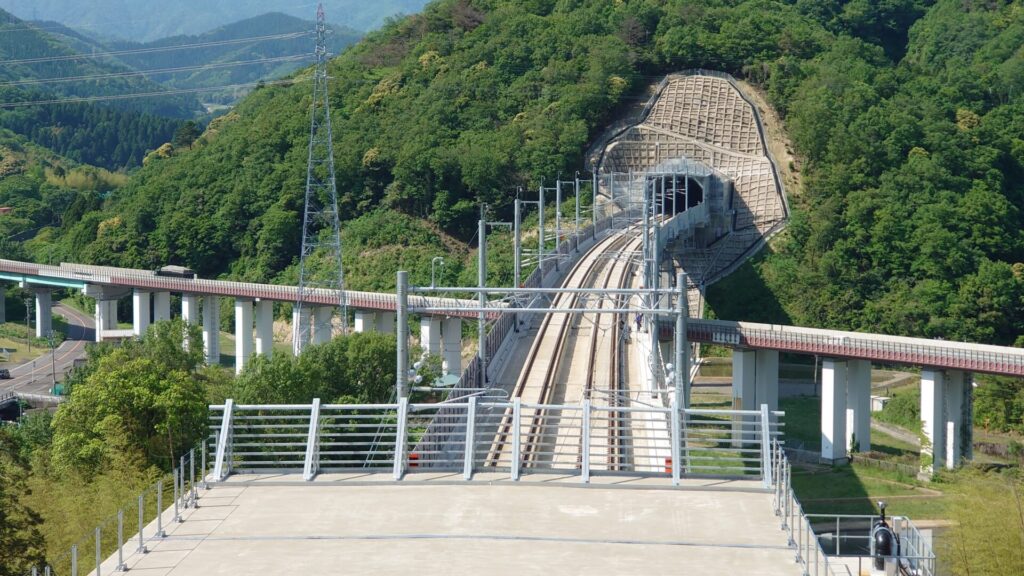 福井県の北陸新幹線ビュースポット（撮影地）「新北陸トンネル 南口」南側方面