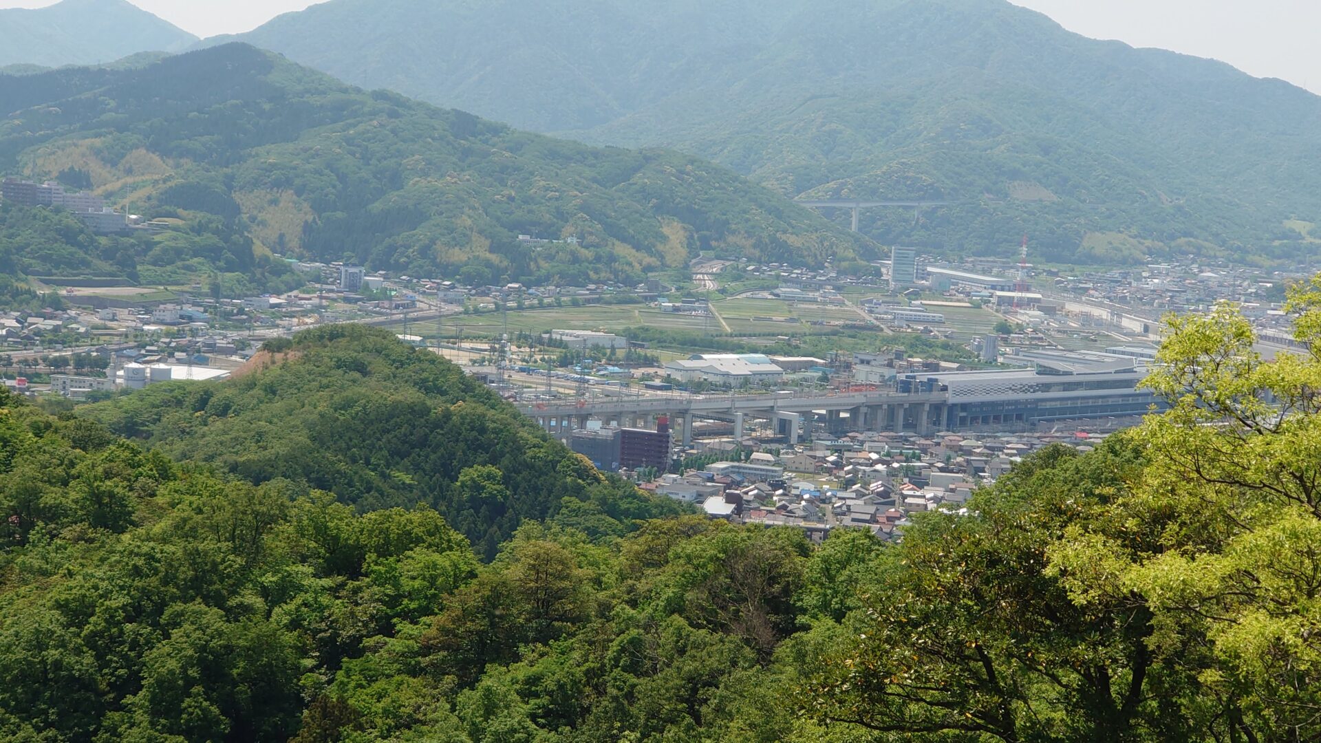 福井県の北陸新幹線ビュースポット（撮影地）「天筒山」南側方面