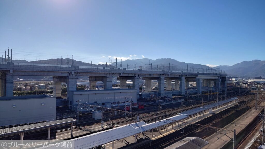 福井県の北陸新幹線ビュースポット（撮影地）「敦賀市駅前立体駐車場」南側方面