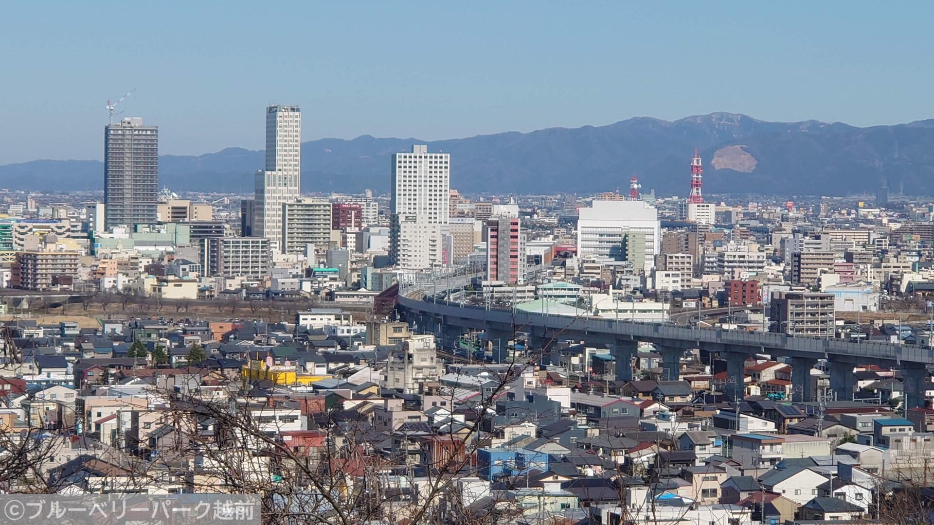 福井県の北陸新幹線ビュースポット（撮影地）「八幡山 月見広場」北側方面